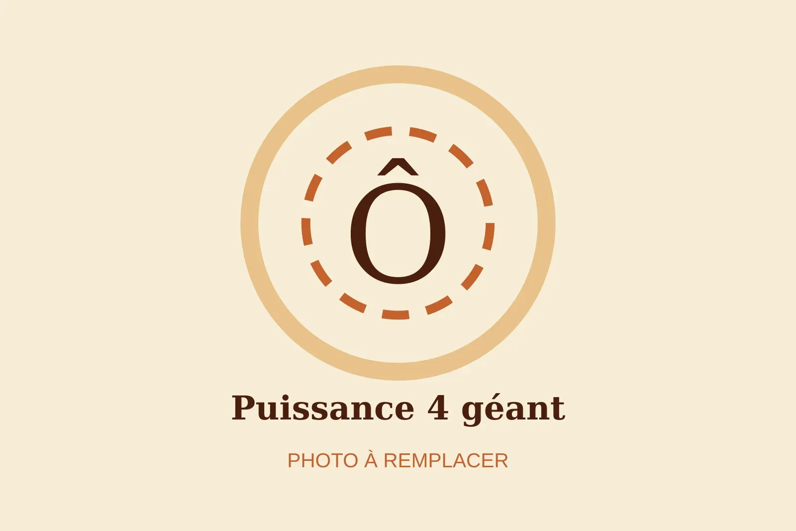 Un Puissance 4 géant en bois, plus haut qu'un enfant, dressé sur l'herbe.