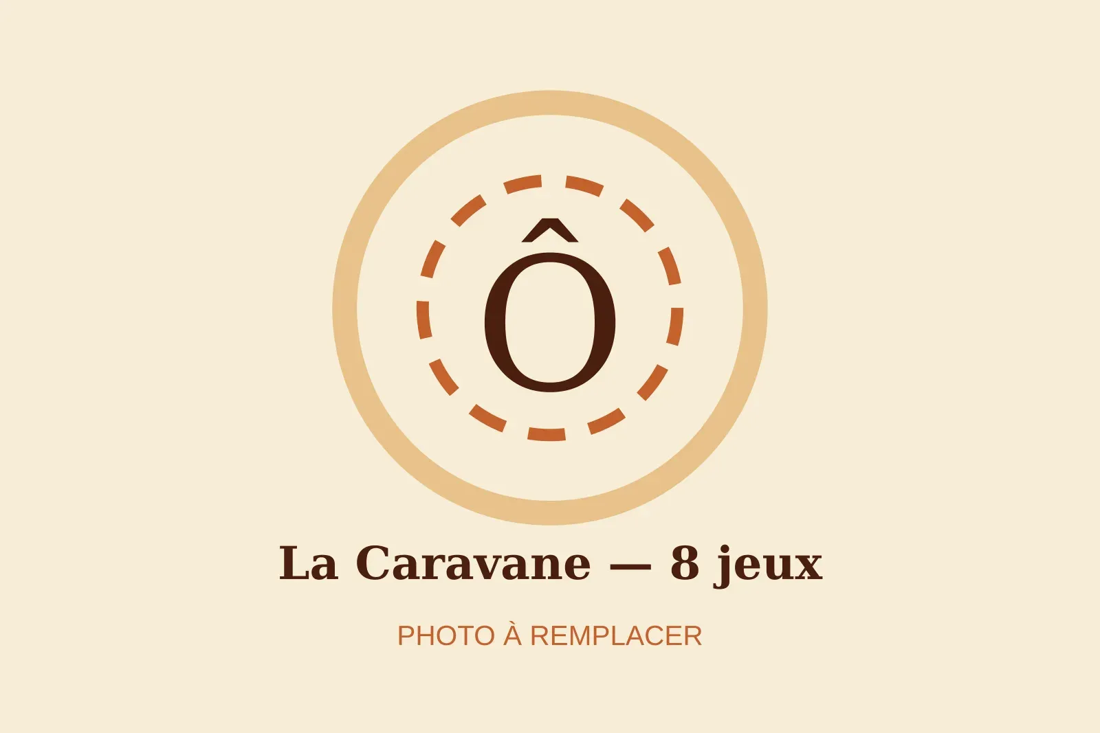 Le pack La Caravane installé en extérieur, 8 jeux en bois disposés sur l'herbe.